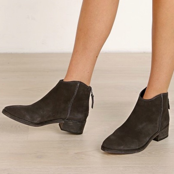 🍃💕NIB Dolce Vita Anthracite Suede Zip Bootie - Picture 1 of 15